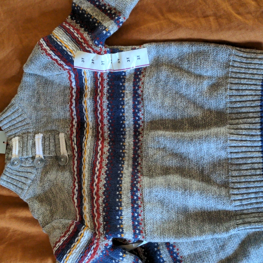 Matching sweaters - Picture 2 of 4